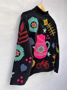 Veste en velours noir brodée pour femme avec motif floral multicolore, manches longues, col montant, style artisanal bohème, vêtement d'extérieur d'hiver - Product Image 2