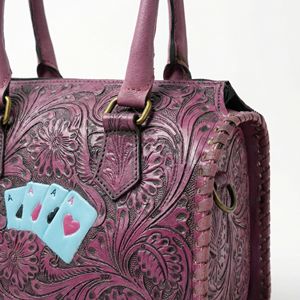 Magnifique sac de sport mini Speedy en cuir véritable 100% avec motifs floraux sculptés à la main, cartes d'as, luxe et sport - Product Image 4