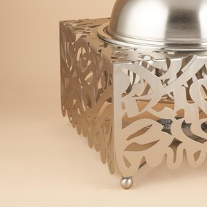 Plat à chafing carré de luxe en acier inoxydable argenté avec motif ajouré arabe pour le service de buffet et la restauration du Ramadan - Product Image 6