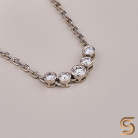 Collier en or blanc massif 10K avec diamants de laboratoire sertis clos, chaîne à cinq pierres, bijou délicat pour le quotidien