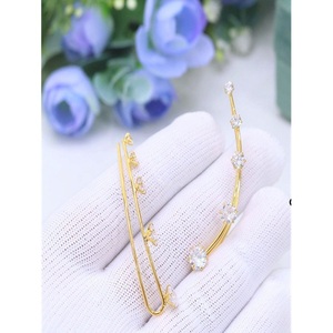 Aretes de latón chapado en oro de la mejor calidad con circonita cúbica para mujeres, ideales para bodas y eventos nocturnos. - Product Image 2