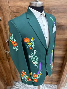 Blazer brodé de fleurs vert foncé pour homme – Veste de costume élégante pour mariage et soirée au design artistique - Product Image 2