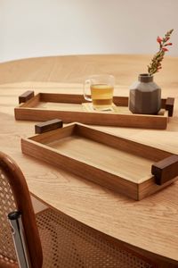 Plateau rectangulaire en bois de manguier rustique, construction robuste, finition à grain naturel, idéal pour servir des repas, des collations et des boissons - Product Image 1