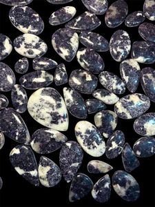 Lepidolita natural de alta calidad en cabujón, formas mixtas, venta al por mayor, piedras preciosas sueltas para la fabricación de pendientes colgantes de plata hechos a mano. - Product Image 2