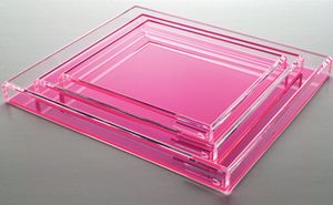 Plateau de service en acrylique de haute qualité avec finition transparente pour le service de boissons dans les bureaux et salles de conférence modernes - Product Image 6