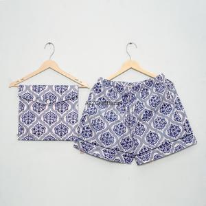 Ensemble de pyjama élégant et luxueux pour femmes, 100% coton pur, respirant, doux, imprimé de fleurs, col en V court, fermeture à cordon, idéal pour les vacances - Product Image 2