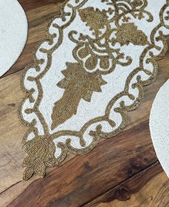Camino de mesa ovalado hecho a mano con cuentas y bordado floral para decoración del hogar - Product Image 5