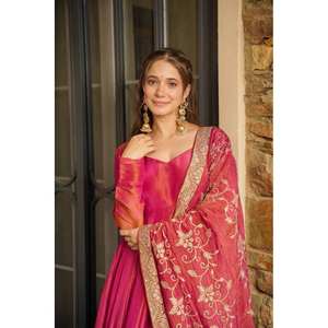 Ensemble haut-bas et dupatta brodés de fleurs, taille XL, pour occasions de mariage - Product Image 1