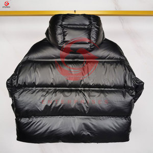 Blousons matelassés à capuche pour hommes en toile métallisée, style streetwear hiver, brillants, rembourrés, écologiques, coupe-vent, avec fermetures éclair personnalisées et boutons sur le col. - Product Image 2
