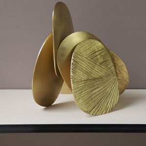 Sculpture abstraite en laiton et aluminium de qualité supérieure, art décoratif en métal, statue décorative, figurine en métal pour hôtel, décoration de table à domicile - Product Image 3