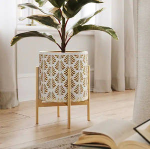 Magnifique pot à plantes vert menthe à motifs gaufrés, avec un élégant support doré, disponible à prix de gros pour les jardins haut de gamme. - Product Image 3