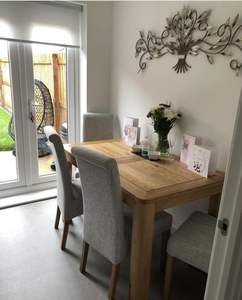 Mesa de Comedor Redonda Extensible de Latón Industrial Estilo Art Deco para Bodas, Envío Rápido - Product Image 6