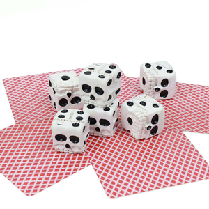 Dés en résine écologiques personnalisés en forme de crâne, accessoires pour jeux de cartes professionnels et jeux décontractés - Product Image 1