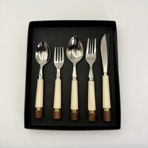 Ensemble de couverts de luxe en acier inoxydable poli miroir avec manche en résine, style moderne, 50 pièces pour fête - Product Image 2