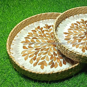 Juego de Bandejas de Servir Sultan Aangan Hechas a Mano en India, de Ratán y Madreperla, con Diseño Redondo de Lujo para Té, Aperitivos y Recepciones Elegantes - Product Image 1