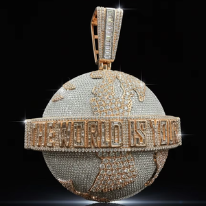 Colgante de Globo Terráqueo con Diamantes “The World Is Yours” en Oro Rosa 925 y Oro Blanco, Joyería de Lujo con Diamantes Pavé Estilo Hip Hop - Product Image 1