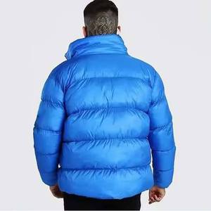 Veste longue matelassée légère pour homme personnalisable OEM, 68% coton biologique, 32% nylon recyclé, verte, imperméable, avec capuche, hiver - Product Image 2