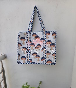 Bolso tote de mujer acolchado de algodón hecho a mano, de color liso, con correas a rayas y borde de acolchado recto, superventas 2026 - Product Image 3