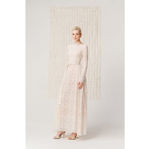 Robes élégantes pour femmes ASTORIA LACE GOWN à manches longues, coupe ajustée, faible MOQ, ODM, marque privée. - Product Image 2