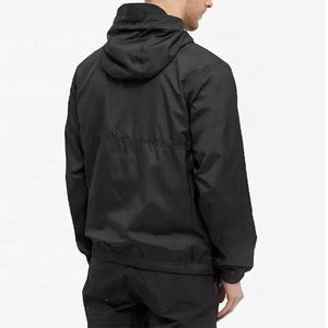 Chaqueta cortavientos de invierno para hombre con media cremallera, capucha, estilo cargo, con estampado digital y bolsillo de malla bordado - Product Image 6