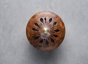 Porte-encens artisanal en bois de manguier, dôme sculpté floral, diffuseur d'aromathérapie, cadeau - Product Image 2