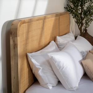 Lit en rotin et bois de manguier Vandana Solace Orion pour des intérieurs de chambre à coucher modernes et élégants et un confort optimal - Product Image 3