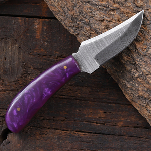 Couteau de chasse et de camping à lame fixe en acier Damas, manche en résine, lame pleine longueur, couteau personnalisé OEM/ODM, étui en cuir - Product Image 1