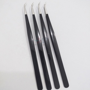 Extensiones de pestañas Pinzas de punta de fibra Acero sostenible Recubierto de polvo negro brillante - Product Image 1