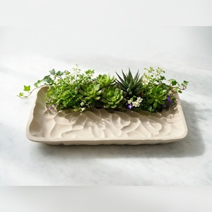 Bandeja Decorativa de Metal Fundido con Patrón Ondulado Orgánico, Plato de Servir Premium y Base para Macetas, Decoración Moderna para el Hogar, WB INC India - Product Image 5