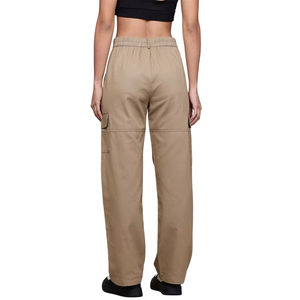 Pantalon cargo d'extérieur OEM vierge pour femme, léger, multi-poches, séchage rapide, style parachute, pour la randonnée, vente en gros - Product Image 4