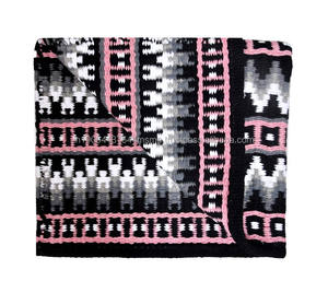 Tapis de selle d'hippique Western noir, rose, gris à motif géométrique, doublure en coton polaire, confortable pour l'équitation - Product Image 5