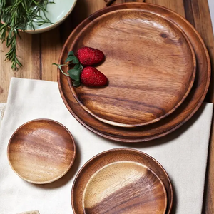 Assiette en bois d'acacia artisanale – Assiette de service et de dîner rustique par blossom craft india - Product Image 3