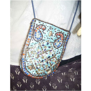 Bolsa de Lujo para Teléfono Móvil con Bordado Étnico en Satén, con Cordón, Hecha a Mano, Elegante, Tipo Bandolera - Product Image 3
