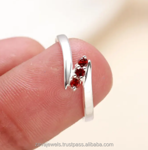 Bague Grenat Rouge Minimaliste Trois Pierre Dainty Anneau Wrap Style Designer Bague En Argent Bijoux - Product Image 4