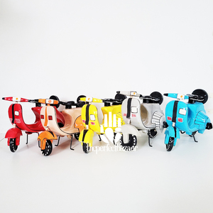 Trottinette en bois multicolore (modèle WoodenScooter) Décoration d'intérieur par Theperfectbazaar India - Product Image 5