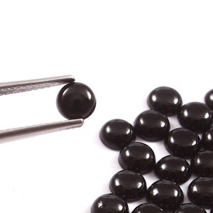 Lote al por mayor de gemas sueltas calibradas de espinela negra natural redonda de 6x6 mm con parte trasera plana para fabricación de joyas - Product Image 2