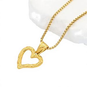 Colgante Navideño Clásico para Uso Festivo, Acero Inoxidable 304 con Acabado Chapado en Oro de 18K, con Elegante Cadena de Caja - Product Image 3