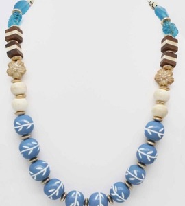 Collar Clásico Multicolor de Resina para Mujer, Materiales de Resina Únicos que Reflejan la Belleza de la Naturaleza, Estilo Moderno - Product Image 6