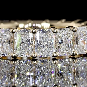 Anillo de Eternidad con Diamante Cultivado en Laboratorio, Corte Radiante, 4 CT, Certificado por IGI, Oro Amarillo Sólido de 18K, Anillo de Boda de Eternidad Completa con Puntas Compartidas - Product Image 3