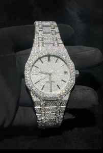 Reloj de lujo con diamantes de moissanita estilo hip hop para hombre, completamente blanco. - Product Image 2