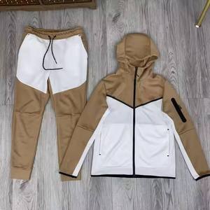 Ensemble survêtement polaire grande taille pour homme avec logo personnalisé, sweat à capuche zippé et pantalon de jogging, panneaux contrastants en polaire technique - Product Image 1