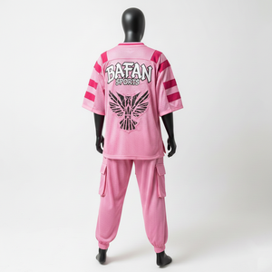 ชุดกางเกงเจอร์ซีย์ตาข่ายสำหรับผู้ชาย 180 GSM ผ้าโพลีเอสเตอร์น้ำหนักเบา สีชมพูลายทาง พิมพ์ลายสกรีนโลโก้ตามสั่ง ชุด 2 ชิ้น สำหรับผู้ชาย - Product Image 2