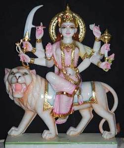 Statue de la déesse Durga Maa en marbre blanc italien avec la main de bénédiction en position assise sur un lion, fabriquée en Inde pour le culte - Product Image 4