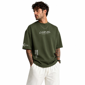 Chemises pour hommes avec graphismes typographiques contemporains, vente en gros, T-shirt vert olive surdimensionné pour hommes, col rond, streetwear, mode décontractée - Product Image 1