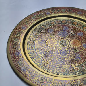 Plateau rond en laiton peint à la main avec motifs floraux multicolores en émail – Plaque métallique indo-persane artisanale - Product Image 5