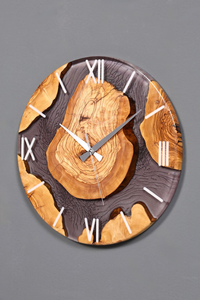 Horloge murale de luxe en bois massif à bord brut, faite à la main, avec quartz et résine époxy, pour la décoration moderne de la maison, du bureau et des mariages - Product Image 3