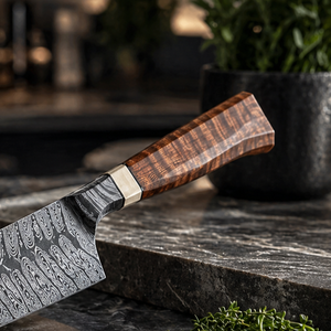 Couteau de chef artisanal personnalisé en acier Damas, manche en bois d'olivier, étui en cuir, lame de 8-9,9 pouces, design moderne ambidextre - Product Image 2