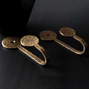 Gancho de latón hecho a mano, antideslizante, diseño clásico, gancho de latón para sujetar ropa, accesorios para armario, de Universal Overseas - Product Image 6