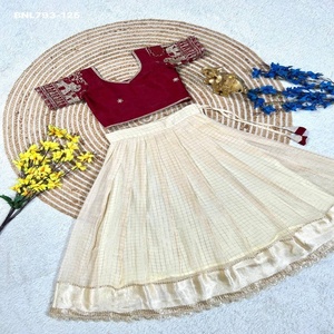 Lehenga acampanado de viscosa pesada con seda y tejido a cuadros, listo para usar, con blusa de manga bordada con motivos animales. Exportador indio. - Product Image 1