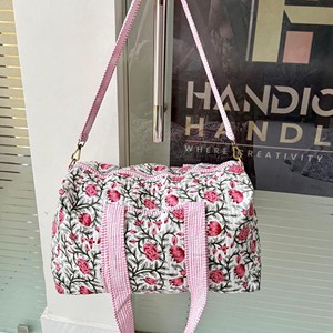 Floral Print Duffel <b>Bag</b> Women Pink Rose Pattern Quilted Weekender Travel Tote Large Capacity Zipper Closure - Product Image 4